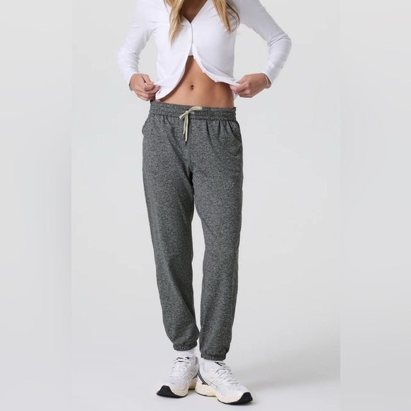 Vuori Women’s Boyfriend Sweatpant - Picture 4 of 9
